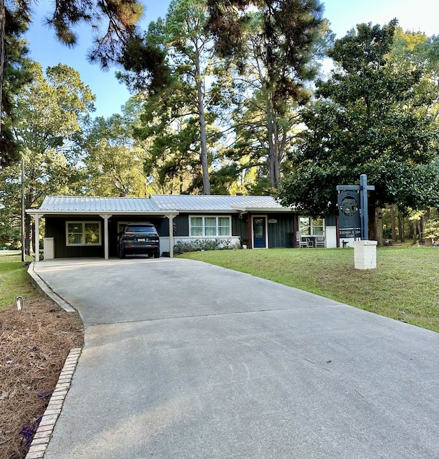 ranch-style home featuring a carport and a front lawn