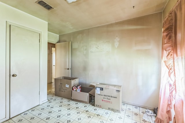 3314 Brook Holw, Nacogdoches, TX 75964 - unfurnished room featuring light flooring