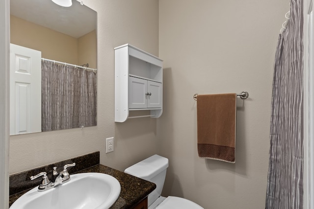 182 Post Oak Ln, Brookeland, TX 75931 - full bath featuring toilet, vanity, and a shower with curtain
