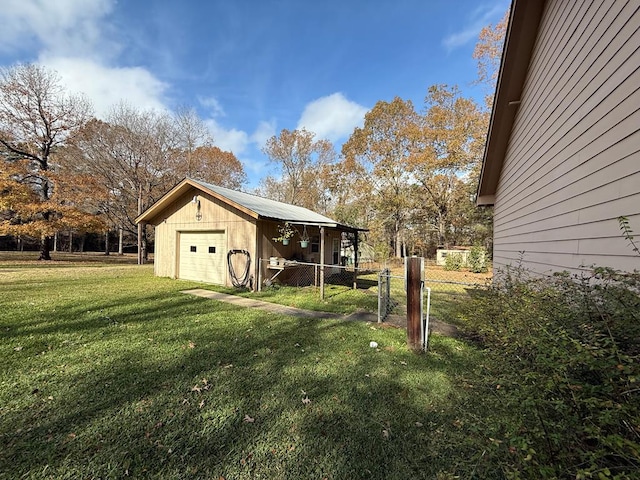 view of yard featuring an outdoor structure and a garage