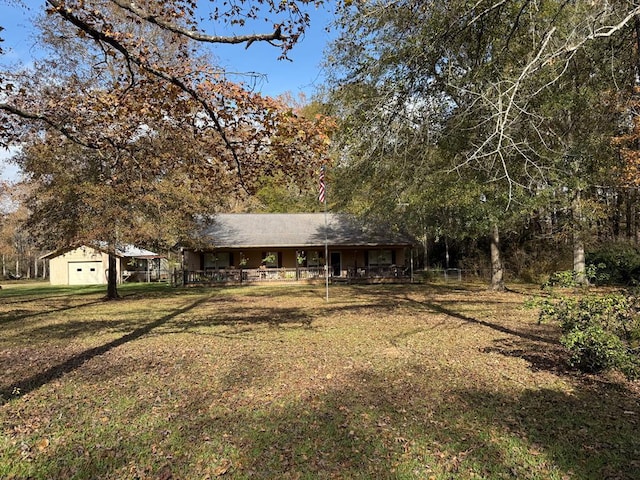 view of front facade with a front yard