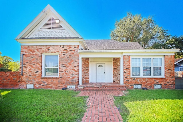 view of front of house with a front lawn