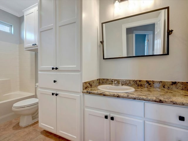 full bathroom featuring washtub / shower combination, vanity, toilet, and crown molding