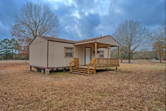 manufactured / mobile home with a porch