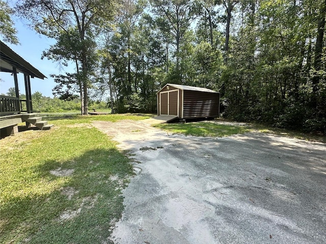 view of yard featuring a garage and an outbuilding