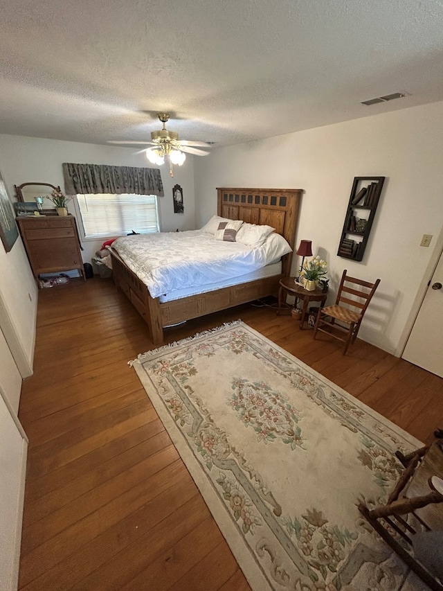 4928 Fm 252, Jasper, TX 75951 - bedroom featuring hardwood / wood-style flooring, a textured ceiling, and ceiling fan