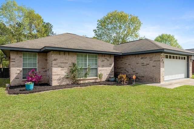 220 Casey Rd, Lufkin, TX 75901 - ranch-style home featuring a garage, brick siding, and a front yard