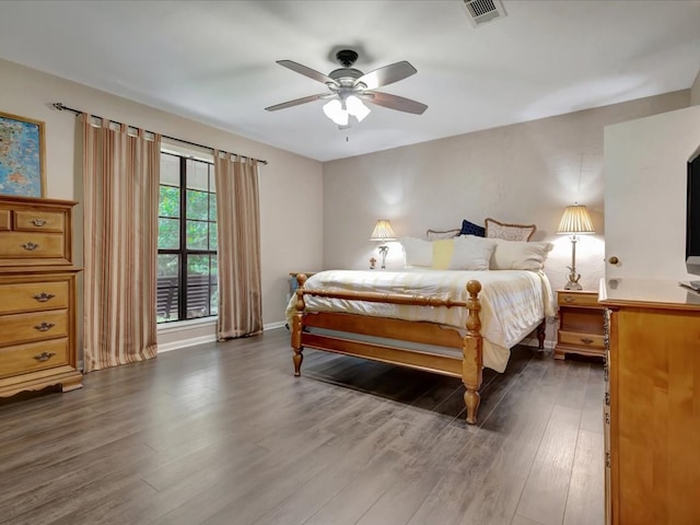 2600 Dogwood St, Nacogdoches, TX 75965 - bedroom featuring dark wood-style flooring and a ceiling fan