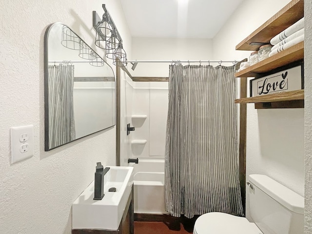 bathroom featuring toilet and shower / bath combo with shower curtain