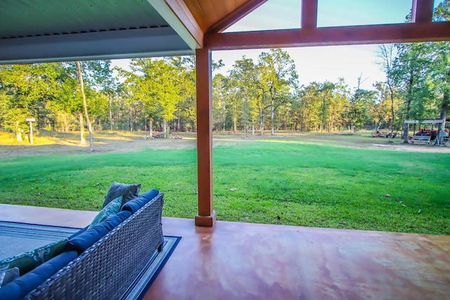 view of yard with a patio