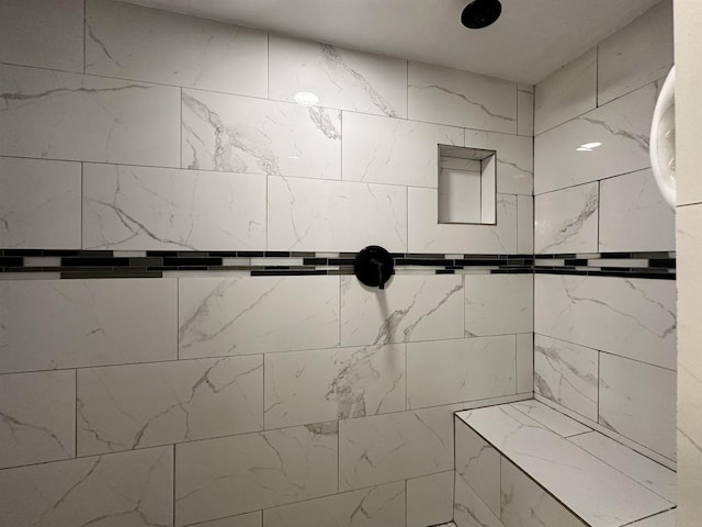 bathroom featuring a tile shower