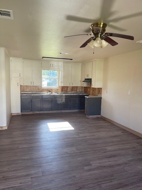 kitchen featuring ceiling fan, sink, dark wood-type flooring, a textured ceiling, and white cabinets