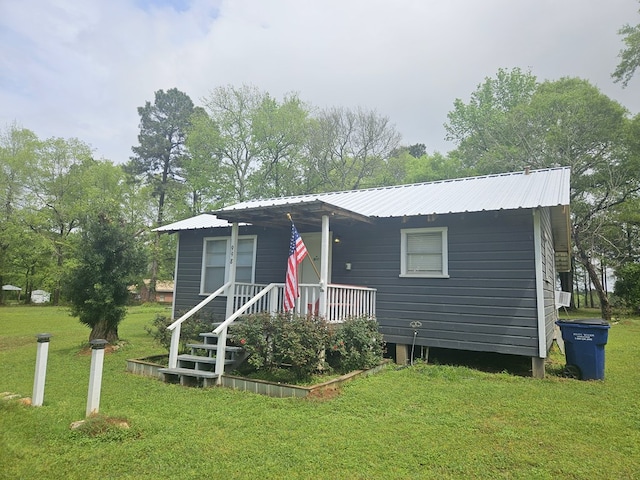 998 Winston 8 Ranch Rd, Lufkin, TX 75904 - view of front of property with a front yard and metal roof