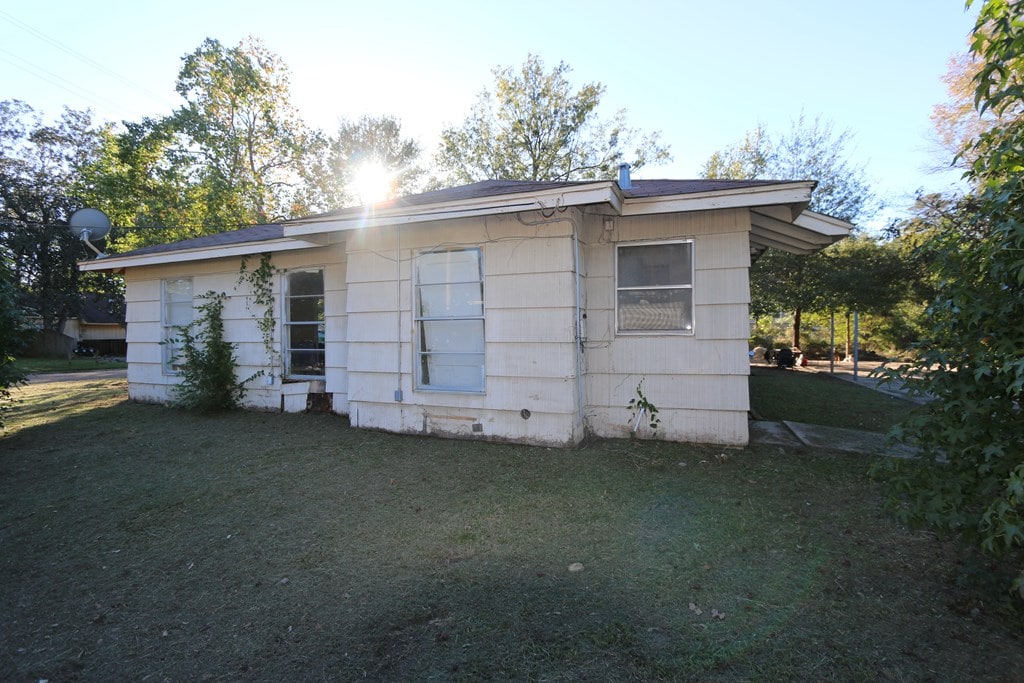 exterior space featuring a yard