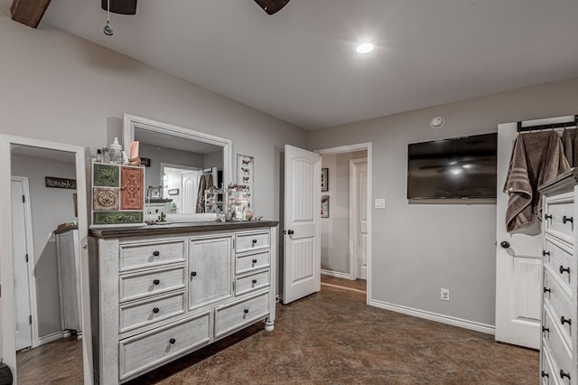 bedroom featuring ceiling fan