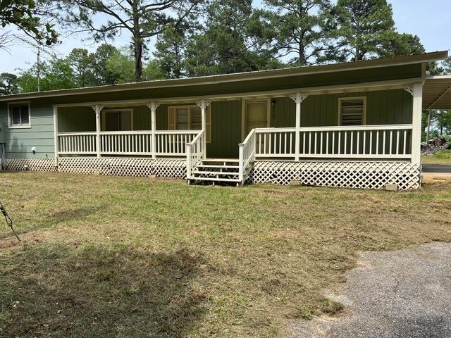 view of front facade with covered porch and a front lawn