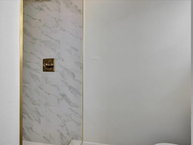 107 Bending Oak Dr, Lufkin, TX 75904 - full bathroom with a tile shower and toilet