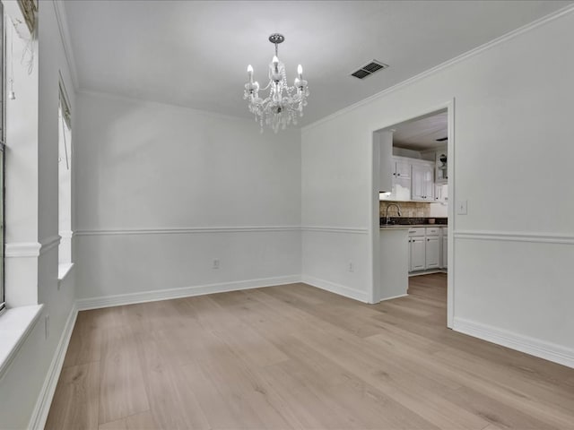 107 Bending Oak Dr, Lufkin, TX 75904 - empty room with a chandelier, light wood-style floors, and crown molding