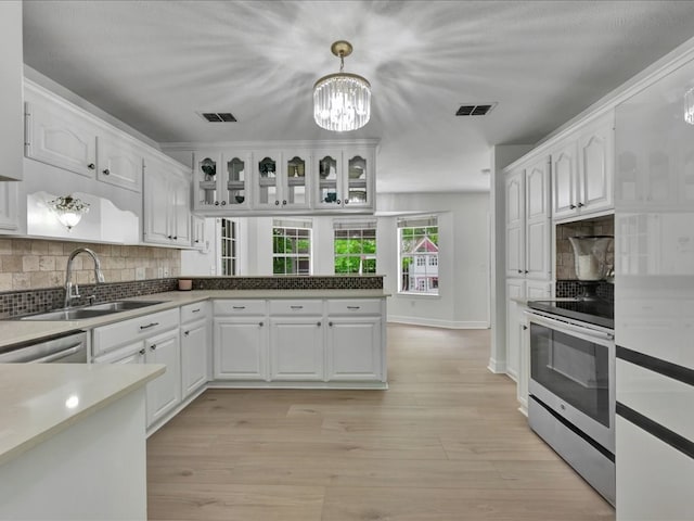 107 Bending Oak Dr, Lufkin, TX 75904 - kitchen with appliances with stainless steel finishes, white cabinetry, and a peninsula