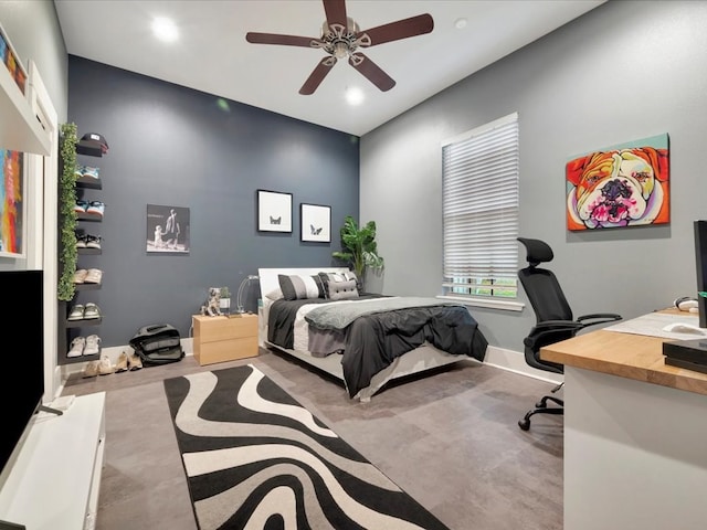 bedroom featuring ceiling fan