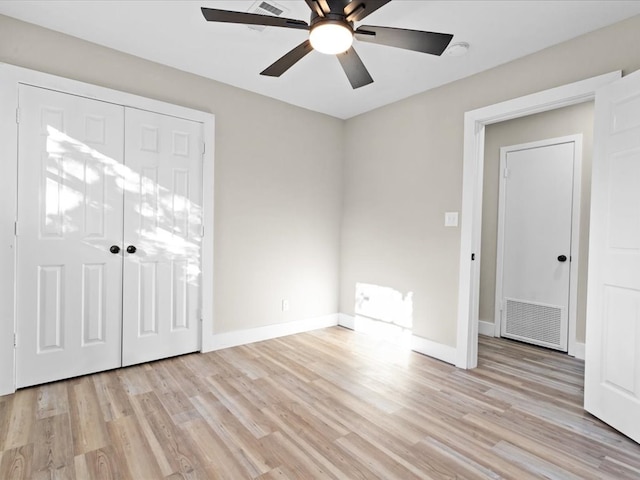 unfurnished bedroom with light wood-type flooring, a closet, and ceiling fan