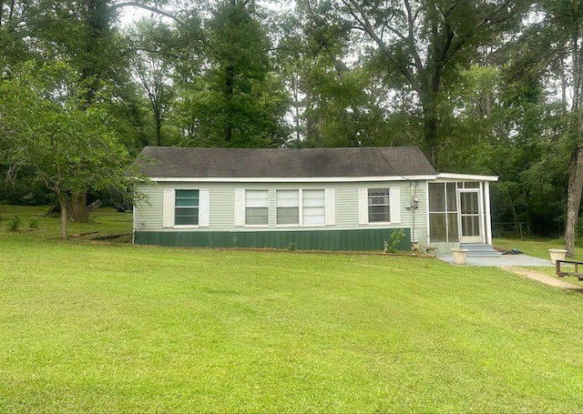 309 County Barn Rd, Lufkin, TX 75904 - manufactured / mobile home with a sunroom and a front yard