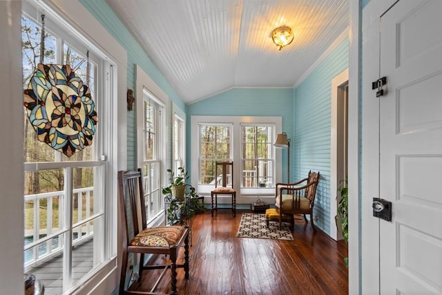 sunroom with lofted ceiling