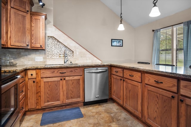 kitchen with sink, hanging light fixtures, backsplash, kitchen peninsula, and appliances with stainless steel finishes