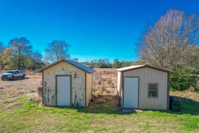 view of outdoor structure with a yard