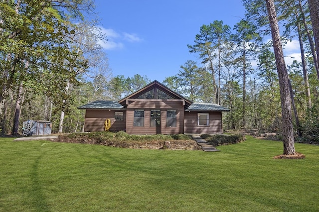 view of front of property with a front lawn