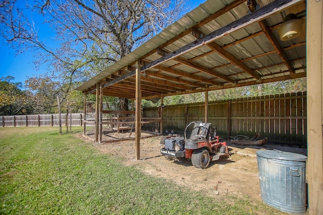 view of yard with an outbuilding