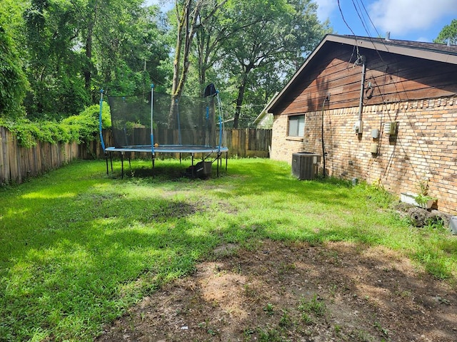 1805 Hanks St, Lufkin, TX 75904 - fenced backyard with a trampoline