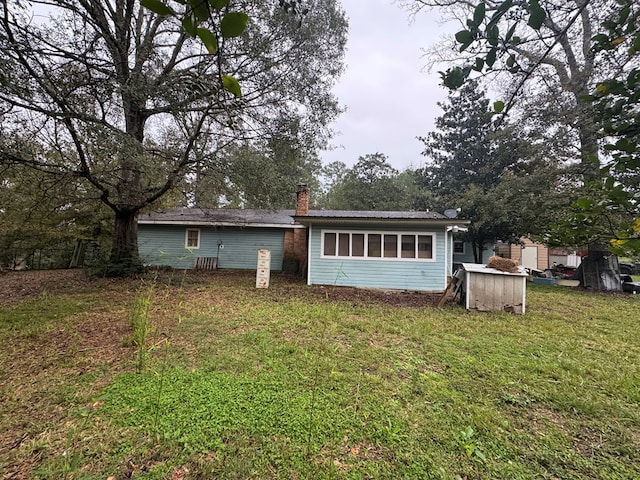 back of house featuring a yard