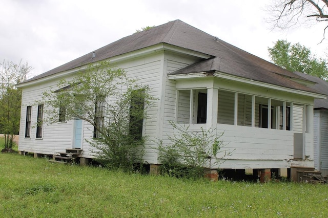 306 S Harrison, San Augustine, TX 75972 - view of side of property featuring a shingled roof and entry steps