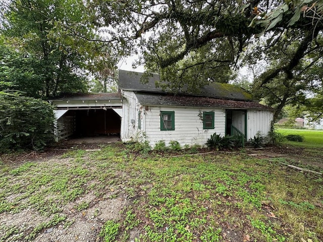 exterior space with a lawn