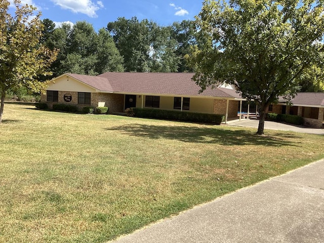 ranch-style home with a front yard