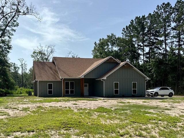 105 Cooper Rd, Zavalla, TX 75980 - view of front of house featuring board and batten siding, a front lawn, and a shingled roof