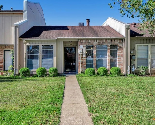 entrance to property with a yard