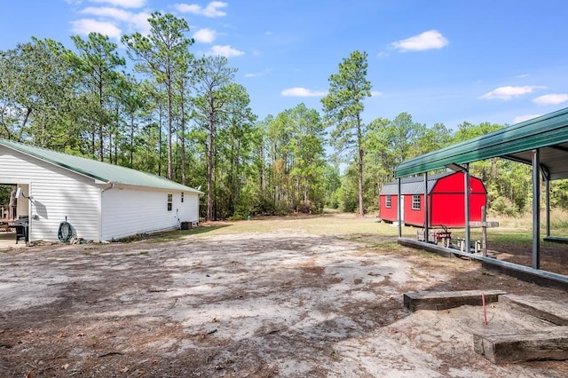 view of yard with an outdoor structure and a shed