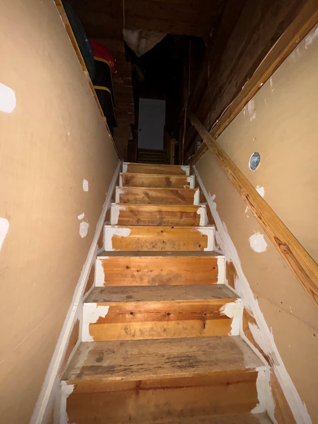 805 Worth St, Hemphill, TX 75948 - view of stairway