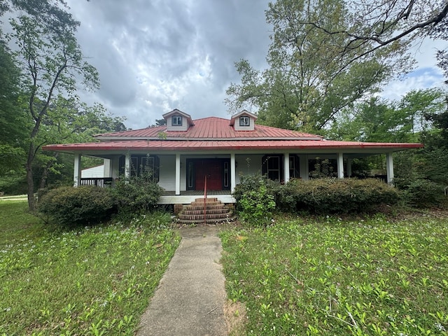 805 Worth St, Hemphill, TX 75948 - country-style home featuring covered porch, a front yard, and metal roof