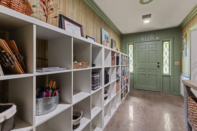 915 Evans Dr, Lufkin, TX 75904 - entrance foyer featuring crown molding