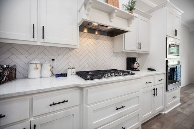 169 Shady Oaks Loop, Lufkin, TX 75904 - kitchen featuring stainless steel appliances, white cabinetry, backsplash, and dark wood-style flooring