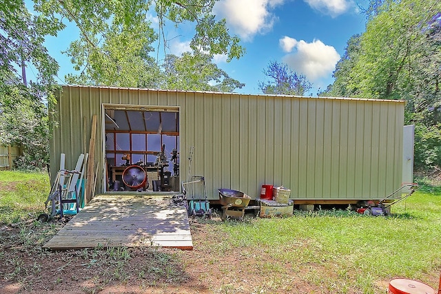 view of outdoor structure featuring a yard