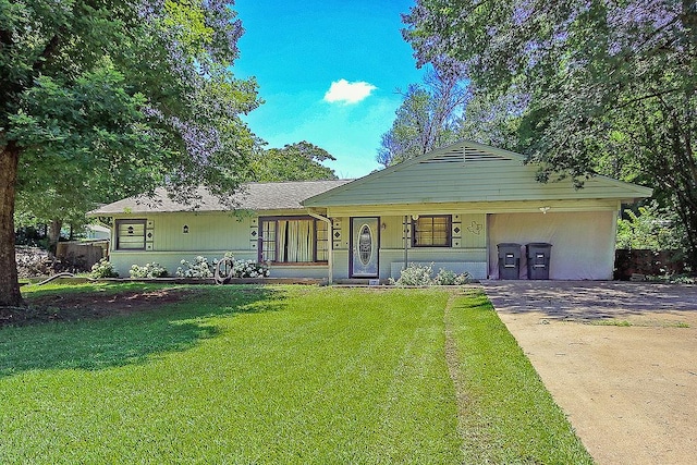 ranch-style home featuring a front lawn and a porch