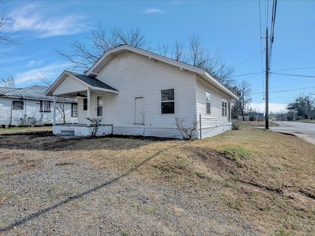 view of front of home featuring a front yard and covered porch