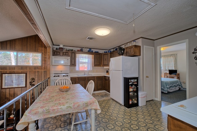 210 Cedar Rdg, Hemphill, TX 75948 - kitchen featuring visible vents, a sink, a textured ceiling, white appliances, and light countertops