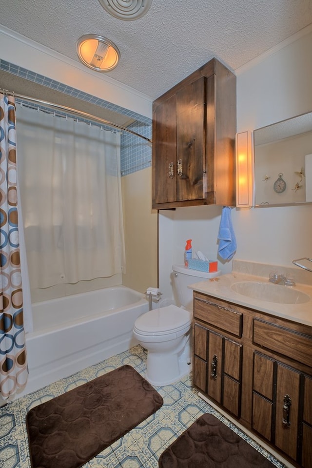 210 Cedar Rdg, Hemphill, TX 75948 - full bath with tile patterned floors, toilet, a textured ceiling, shower / bath combination with curtain, and vanity