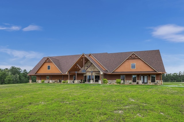 craftsman-style house featuring a front yard