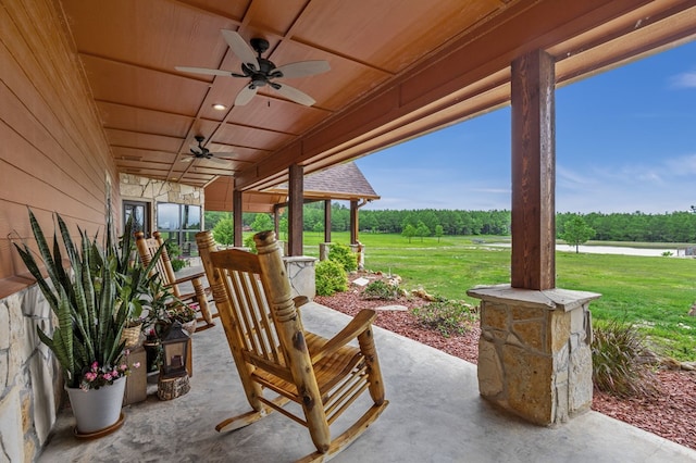 view of patio with ceiling fan and covered porch